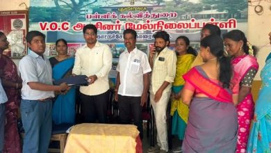 காரைக்கால்: அரசு மேல்நிலைப் பள்ளி மாணவர்களுக்கு இலவச சீருடைகளை வழங்கினார் எம்.எல்.ஏ. டாக்டர் விக்னேஸ்வரன்!