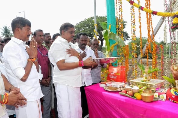காரைக்கால் நிரவியில் புதிய மேல்நிலை மின்பாதை திட்டம்: உள்துறை அமைச்சர் நமச்சிவாயம் அடிக்கல் நாட்டி தொடக்கம்!
