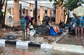 காரைக்காலில் திடீர் குழாய் உடைப்பு: சாலையில் ஆறுபோல் பெருக்கெடுத்து ஓடிய குடிநீர்!