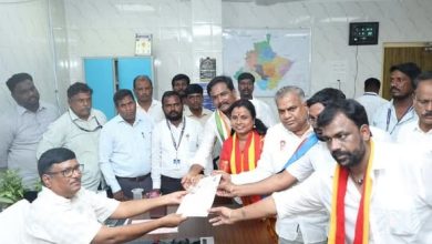 மதுராந்தகம் இடைத்தேர்தல்: மதசார்பற்ற சமூகநீதி வெற்றி கூட்டணி வேட்பாளர் மரகதம் குமரவேல் வேட்புமனு தாக்கல்!