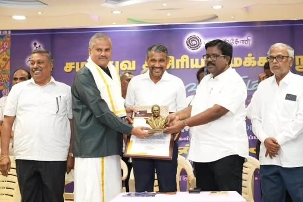 திண்டிவனத்தில் மணற்கேணி பதிப்பகம் சார்பில் நிகரி விருதுகள் வழங்கும் விழா: எம்.பி. துரை.ரவிகுமார் பங்கேற்பு!