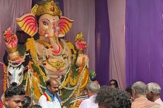 மணவெளியில் விமரிசையாக நடந்த விநாயகர் சிலை ஊர்வலம்: பாமக நிர்வாகக் குழு தலைவர் கோ. கணபதி தொடங்கி வைத்து சீருடை வழங்கினார்!