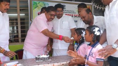 காரைக்காலில் பள்ளி மாணவர்களுடன் பிறந்தநாளை உற்சாகமாகக் கொண்டாடிய உள்துறை அமைச்சர் நமச்சிவாயம்!