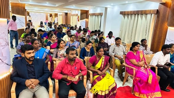 பேரளத்தில் தனியார் பள்ளி ஆசிரியர்களுக்கு சாதனையாளர் விருது: காரைக்கால் எம்.எல்.ஏ. டாக்டர் விக்னேஸ்வரன் வழங்கினார்! - படம் 2
