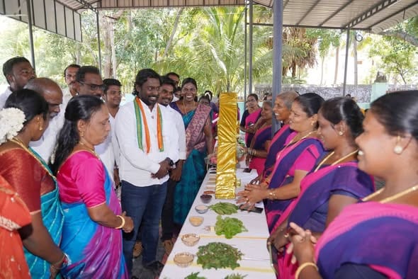 அகஸ்தீஸ்வரத்தில் 100 கர்ப்பிணி பெண்களுக்கு சமுதாய வளைகாப்பு: சீர்வரிசை மற்றும் சேலைகளை வழங்கினார் எம்.பி. விஜய் வசந்த்!