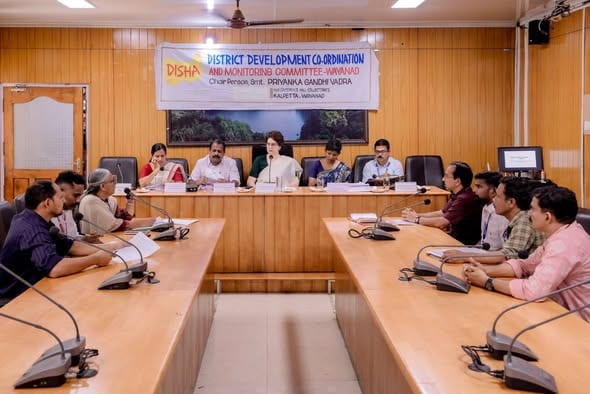 வயநாட்டில் வளர்ச்சிப் பணிகள் மற்றும் நிலச்சரிவு நிவாரண டவுன்ஷிப் கட்டுமானத்தை ஆய்வு செய்தார் பிரியங்கா காந்தி!