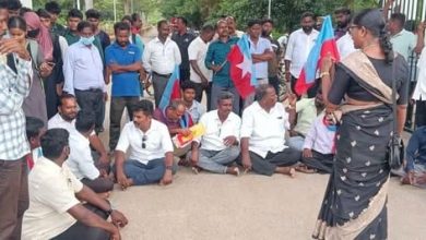 புதுச்சேரி அரியூர் வெங்கடேஸ்வரா மருத்துவமனையை முற்றுகையிட்ட விசிக: விபத்தில் காயமடைந்த பெண்ணுக்கு இழப்பீடு கோரி போராட்டம்!