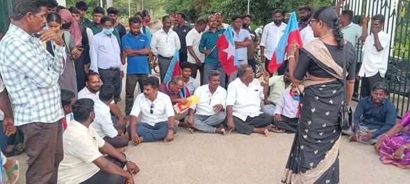 புதுச்சேரி அரியூர் வெங்கடேஸ்வரா மருத்துவமனையை முற்றுகையிட்ட விசிக: விபத்தில் காயமடைந்த பெண்ணுக்கு இழப்பீடு கோரி போராட்டம்!