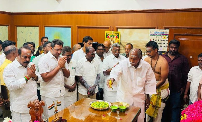 புதுச்சேரி சட்டப்பேரவை முதல்வர் அலுவலகத்தில் விநாயகர் சதுர்த்தி பூஜை: முதலமைச்சர் ரங்கசாமி, அமைச்சர்கள் வழிபாடு!