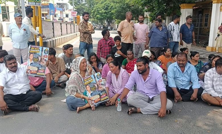 புதுச்சேரி கடற்கரை சாலையில் மின்கம்பம் விழுந்து சிறுவன் பலி: அண்ணா சிலையில் சாலை மறியல்; ரூ.20 லட்சம் நிவாரணம் வழங்க திமுக சிவா வலியுறுத்தல்!