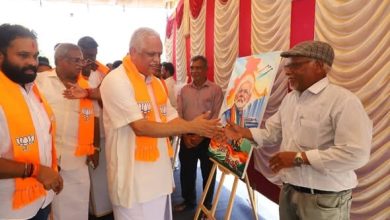 புதுச்சேரி கடற்கரைச் சாலையில் பிரதமர் மோடியின் 25 ஆண்டுகால மக்கள் சேவை ஓவியக் கண்காட்சி: பி.எல்.சந்தோஷ் தொடங்கி வைத்தார்!
