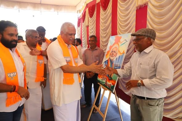 புதுச்சேரி கடற்கரைச் சாலையில் பிரதமர் மோடியின் 25 ஆண்டுகால மக்கள் சேவை ஓவியக் கண்காட்சி: பி.எல்.சந்தோஷ் தொடங்கி வைத்தார்!