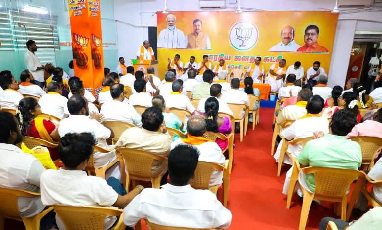 புதுச்சேரி பாஜக புதிய பொறுப்பாளர் கே.சுரேந்திரன் வருகை: கட்சி நிர்வாகிகளுடன் மாநிலத் தலைவர் வி.பி.ராமலிங்கம் தலைமையில் அறிமுக கூட்டம்!