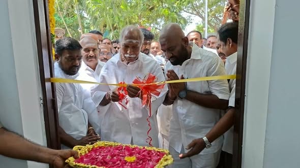 வில்லியனூரில் புதிய சட்டமன்ற உறுப்பினர் அலுவலகம்: முதல்வர் என். ரங்கசாமி திறந்து வைத்தார்! - படம் 3