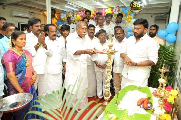 புதுச்சேரியில் விடியல் பிரஸ் புதிய அலுவலகத்தை திறந்து வைத்து 2,000 பேருக்கு நலத்திட்ட உதவிகளை வழங்கினார் முதலமைச்சர் ரங்கசாமி!