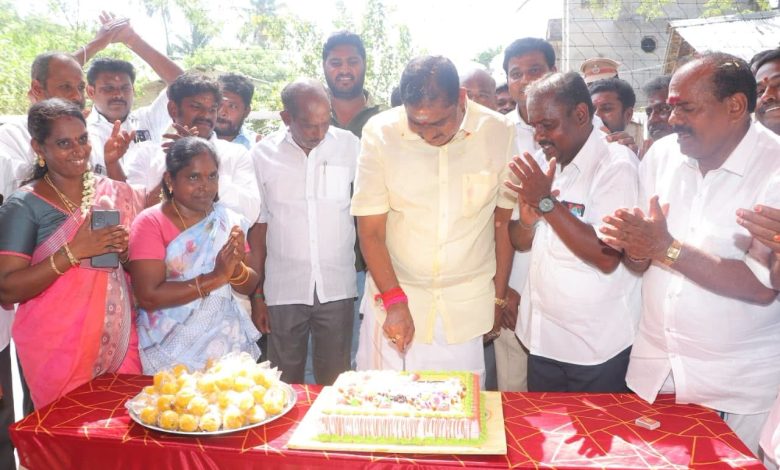 காட்டேரிக்குப்பம் ஸ்ரீ துர்கை அம்மன் ஆலயத்தில் உள்துறை அமைச்சர் நமச்சிவாயம் பிறந்தநாள் விழா: அன்னதானம் வழங்கி மரக்கன்றுகள் நட்டார்!