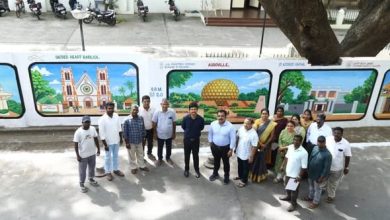 புதுச்சேரி கம்பன் கலையரங்கில் பாரம்பரியத்தை விளக்கும் சுவர் ஓவியங்கள்: நகராட்சி அதிகாரிகள் நேரில் ஆய்வு!