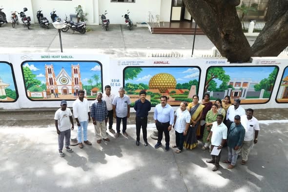 புதுச்சேரி கம்பன் கலையரங்கில் பாரம்பரியத்தை விளக்கும் சுவர் ஓவியங்கள்: நகராட்சி அதிகாரிகள் நேரில் ஆய்வு!
