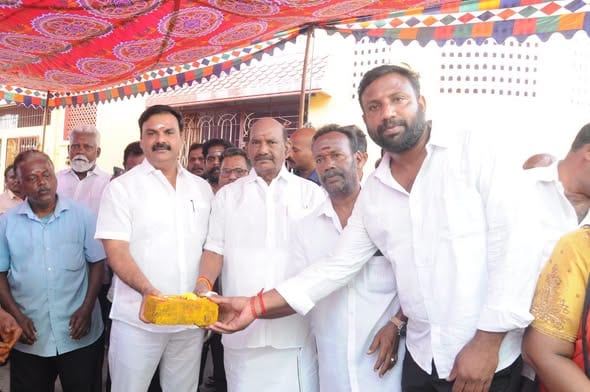 லாசுப்பேட்டையில் புதிய குடிநீர் குழாய் பதிக்கும் பணி: அமைச்சர் வி.பி.சிவக்கொழுந்து பூமி பூஜை செய்து தொடக்கம்!