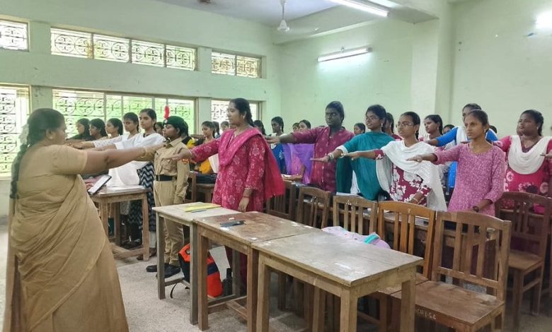 புதுச்சேரியில் என்சிசி மாணவிகள் சார்பில் போதைப்பொருள் ஒழிப்பு விழிப்புணர்வு பேரணி: உறுதிமொழி ஏற்பு!