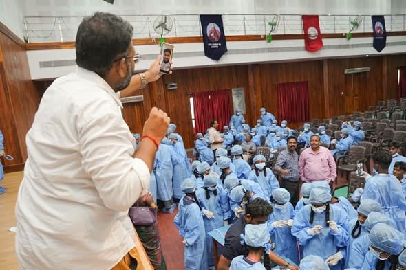 புதுச்சேரி பெத்தி செமினார் பள்ளியில் மாணவர்களுக்கான விண்வெளி தொழில்நுட்பப் பயிற்சி முகாம்: எம்.எல்.ஏ ஜோஸ் சார்லஸ் மார்டின் காணொலி வாயிலாக கலந்துரையாடல்!