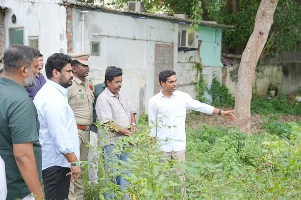 புதுச்சேரி சாரம் பூங்குளம் புனரமைப்பு: ரூ.19.82 லட்சத்திற்கான காசோலையை வழங்கினார் ஜோஸ் சார்லஸ் மார்ட்டின்!