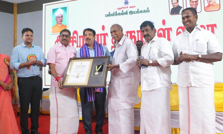 புதுச்சேரியில் ஆசிரியர் தின விழா: சிறந்த ஆசிரியர்களுக்கு நல்லாசிரியர் விருது வழங்கி முதல்வர் ரங்கசாமி கவுரவிப்பு!