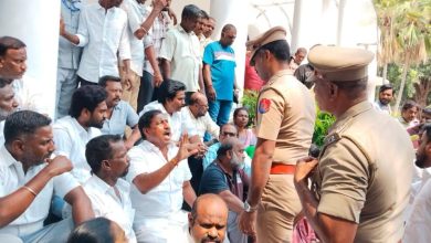 புதுச்சேரியில் லிப்ட் கேட்ட பெண் பாலியல் வன்கொடுமை: குற்றவாளிகளை சிறையிலடைக்கக் கோரி சட்டசபையில் நேரு எம்.எல்.ஏ. அதிரடி தர்ணா!