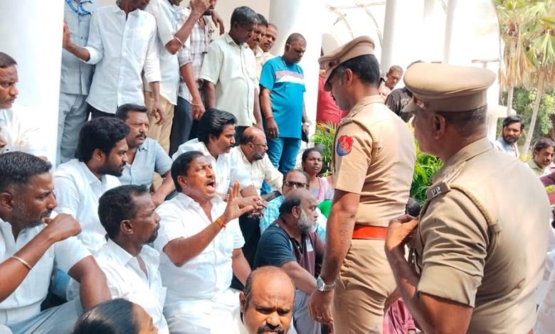 புதுச்சேரியில் லிப்ட் கேட்ட பெண் பாலியல் வன்கொடுமை: குற்றவாளிகளை சிறையிலடைக்கக் கோரி சட்டசபையில் நேரு எம்.எல்.ஏ. அதிரடி தர்ணா!