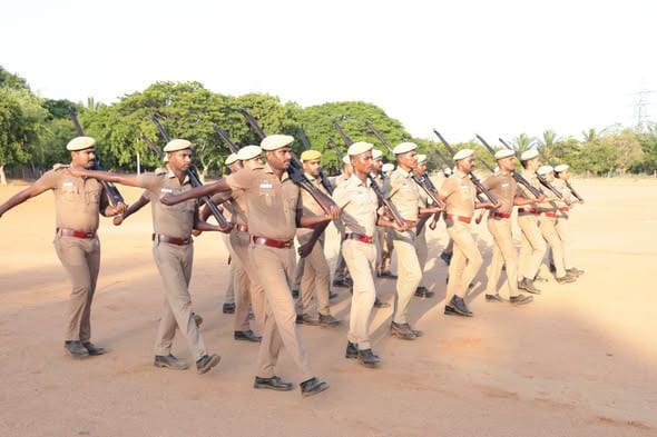 ராமநாதபுரம்: ஆயுதப்படை மைதானத்தில் கவாத்து பயிற்சியை நேரில் ஆய்வு செய்த எஸ்.பி சந்தீஷ் ஐ.பி.எஸ்!