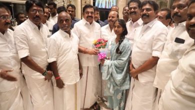 7.5% உள் இடஒதுக்கீட்டில் மருத்துவப் படிப்புக்கு தேர்வு: எடப்பாடி பழனிசாமியை நேரில் சந்தித்து வாழ்த்து பெற்ற மாணவி!