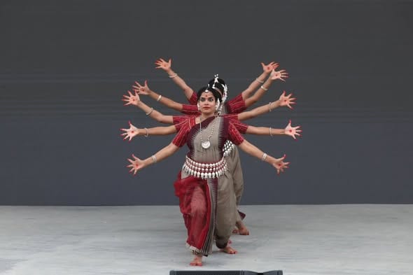 தென் கொரியாவின் கிம்ஹே நகரில் 'சாரங்' இந்திய கலாச்சார விழா: பார்வையாளர்களைக் கவர்ந்த ஒடிசி நடனம்! - படம் 3