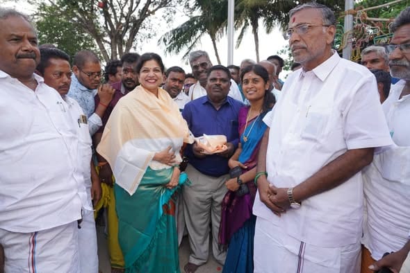 காரிமங்கலம் 1200 ஆண்டுகள் பழமையான அருணேஸ்வரர் கோயில் கும்பாபிஷேகம்: சௌமியா அன்புமணி சாமி தரிசனம்!