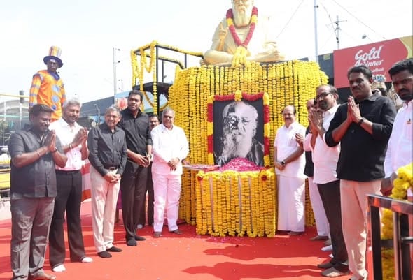 தந்தை பெரியாரின் 148-வது பிறந்தநாள்: சென்னையில் உள்ள சிலைக்கு அமைச்சர்கள், சபாநாயகர் மலர் தூவி மரியாதை!