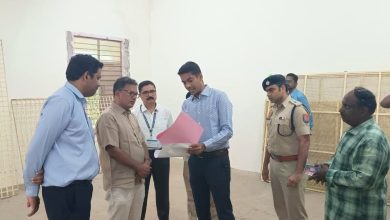 தட்டாஞ்சாவடி இடைத்தேர்தல்: வாக்கு எண்ணும் மையத்தில் தேர்தல் அதிகாரிகள் மற்றும் பார்வையாளர்கள் தீவிர ஆய்வு