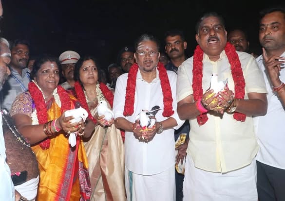 பிரதமர் மோடி பிறந்தநாள்: திருக்கனூரில் 1,000 மகளிர் பங்கேற்ற மாபெரும் திருவிளக்கு பூஜை - ஆளுநர் கைலாசநாதன் பங்கேற்பு!