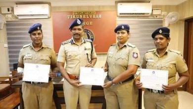 முக்கிய வழக்குகளில் சிறப்பாக பணியாற்றிய 3 பெண் தலைமைக் காவலர்களுக்கு நெல்லை சரக டிஐஜி பாராட்டு!