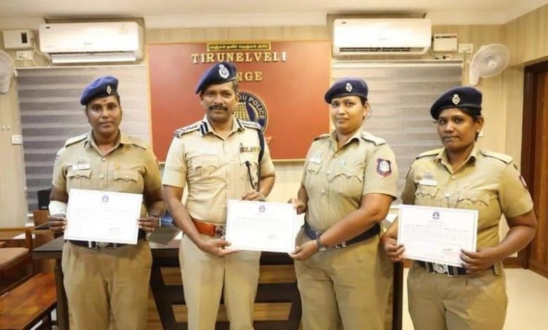 முக்கிய வழக்குகளில் சிறப்பாக பணியாற்றிய 3 பெண் தலைமைக் காவலர்களுக்கு நெல்லை சரக டிஐஜி பாராட்டு!