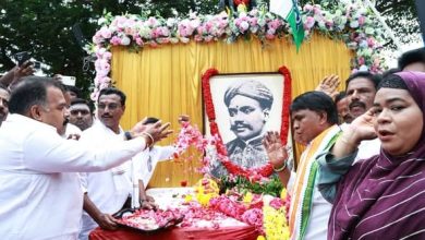 வ.உ.சிதம்பரனாரின் 155-வது பிறந்தநாள்: சென்னை துறைமுகத்தில் உள்ள சிலைக்கு காங்கிரஸ் தலைவர் மாணிக்கம் தாகூர் மரியாதை!