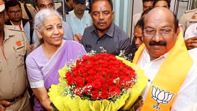 புதுச்சேரி வருகை தந்த மத்திய நிதியமைச்சர் நிர்மலா சீதாராமன்: மாநில பாஜக தலைவர் வி.பி.ராமலிங்கம் உற்சாக வரவேற்பு!