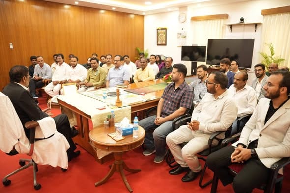புதுச்சேரி துணைநிலை ஆளுநர் கைலாஷ்நாதனை நேரில் சந்தித்த வெளிமாநில பத்திரிகையாளர்கள் குழு!