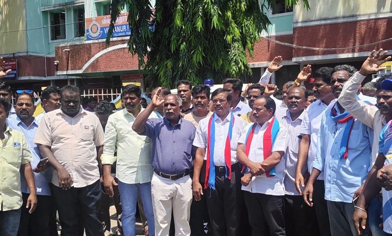 பெரம்பை இளம்பெண் ஜெயஸ்ரீ படுகொலை: குற்றவாளியை வன்கொடுமை தடுப்புச் சட்டத்தில் கைது செய்யக் கோரி விசிக ஆர்ப்பாட்டம்!
