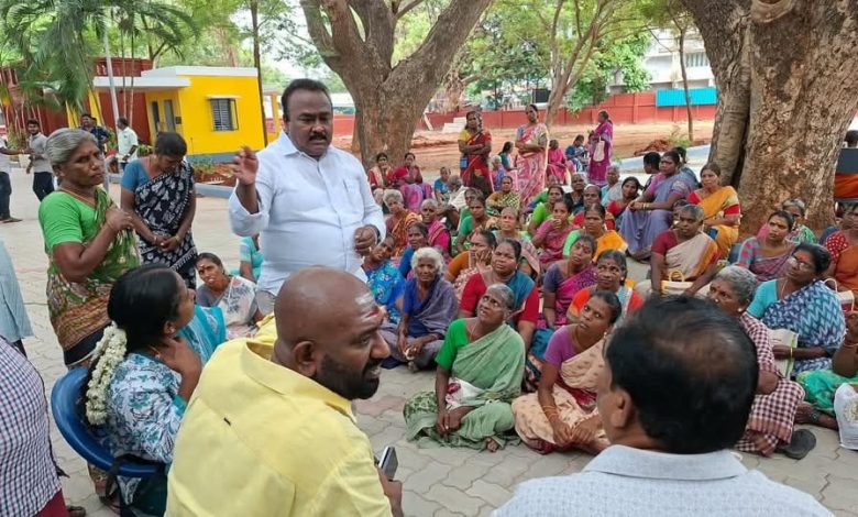 வில்லியனூரில் 125 நாள் வேலை திட்ட நாட்களை அதிகரிக்க எம்.எல்.ஏ. ரவிக்குமாரிடம் பயனாளிகள் கோரிக்கை: உடனடி நடவடிக்கை!