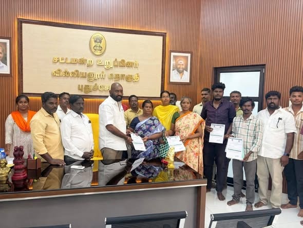 வில்லியனூர்: பொதுமக்களின் குறைகளைக் கேட்டறிந்து நலத்திட்ட உதவிகளை வழங்கிய எம்.எல்.ஏ. பி.ரவிக்குமார்!
