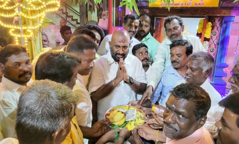 வில்லியனூர் ஸ்ரீ வல்லப விநாயகர் ஆலய சதுர்த்தி விழா: ரூ.1 லட்சம் நன்கொடை வழங்கிய எம்.எல்.ஏ பா.ரவிக்குமார்!