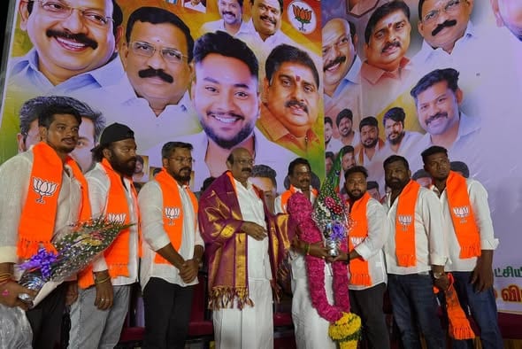 புதுச்சேரியில் பாஜகவில் இணைந்த 200-க்கும் மேற்பட்ட இளைஞர்கள்: எம்.எல்.ஏ பாஸ்கர், மாநிலத் தலைவர் ராமலிங்கம் முன்னிலையில் வரவேற்பு!