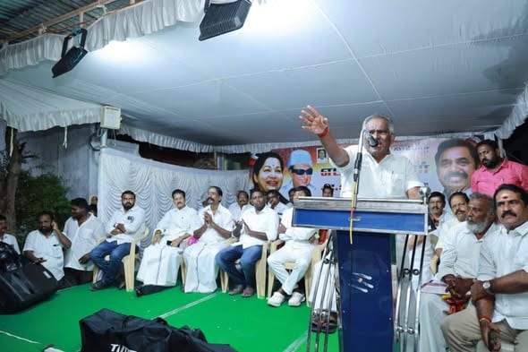 மாண்புமிகு முன்னாள் தமிழக முதலமைச்சர், கழக பொதுச்செயலாளர், புரட்சித்தமிழர் அண்ணன் எடப்பாடி