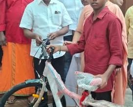 அரியாங்குப்பத்தில் பள்ளி மாணவ, மாணவிகளுக்கு விலையில்லா மிதிவண்டிகள் வழங்கிய எம்.எல்.ஏ. சி. அய்யப்பன்!