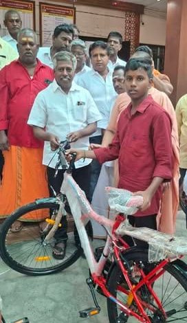 அரியாங்குப்பத்தில் பள்ளி மாணவ, மாணவிகளுக்கு விலையில்லா மிதிவண்டிகள் வழங்கிய எம்.எல்.ஏ. சி. அய்யப்பன்!