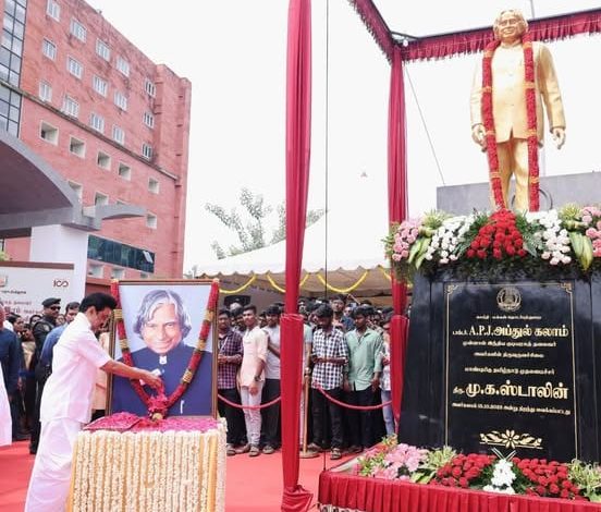 அப்துல் கலாம் பிறந்தநாள்: "வளர்ச்சியடைந்த இந்தியாவை உருவாக்க இளைஞர்கள் உறுதியேற்க வேண்டும்" - முதல்வர் மு.க.ஸ்டாலின் புகழஞ்சலி!